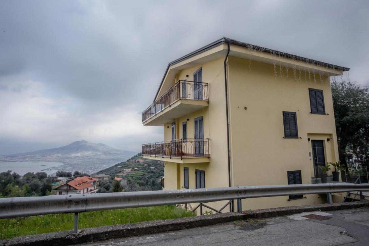 Miravesuvio Lägenhet Pimonte Exteriör bild